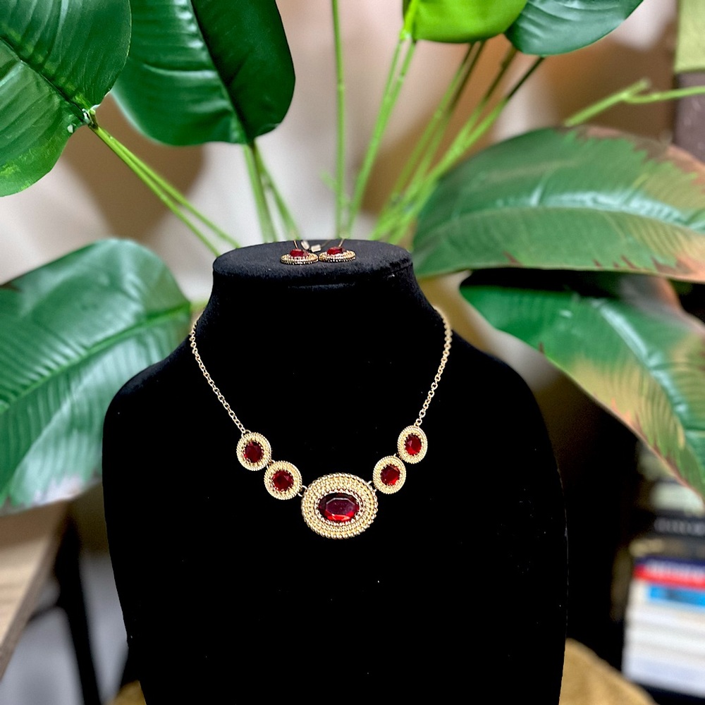 Regal Red & Gold Matching Set